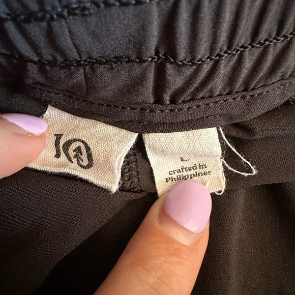 Tentree Women's Recycled Polyester Sport Shorts InMotion Short black size large - Picture 2 of 10